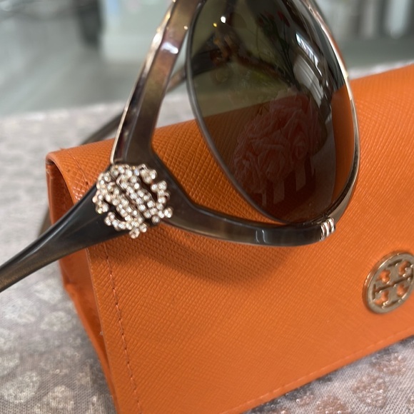 Host pick 🎉🎉🎉Sun glasses by viviglam 🎉🎉🎉 - Picture 13 of 13